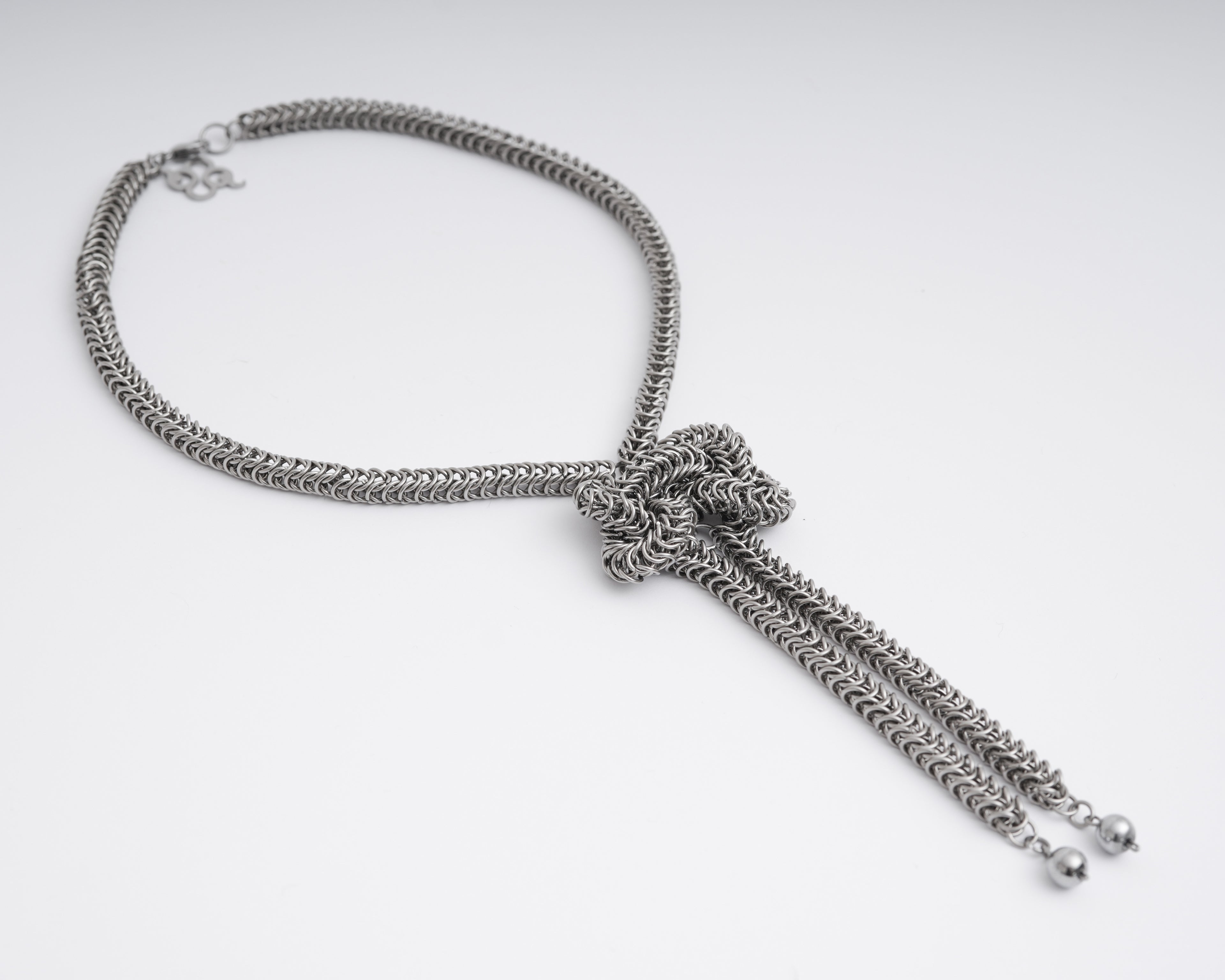 Twisted Bound Neck Chain UNISEX
