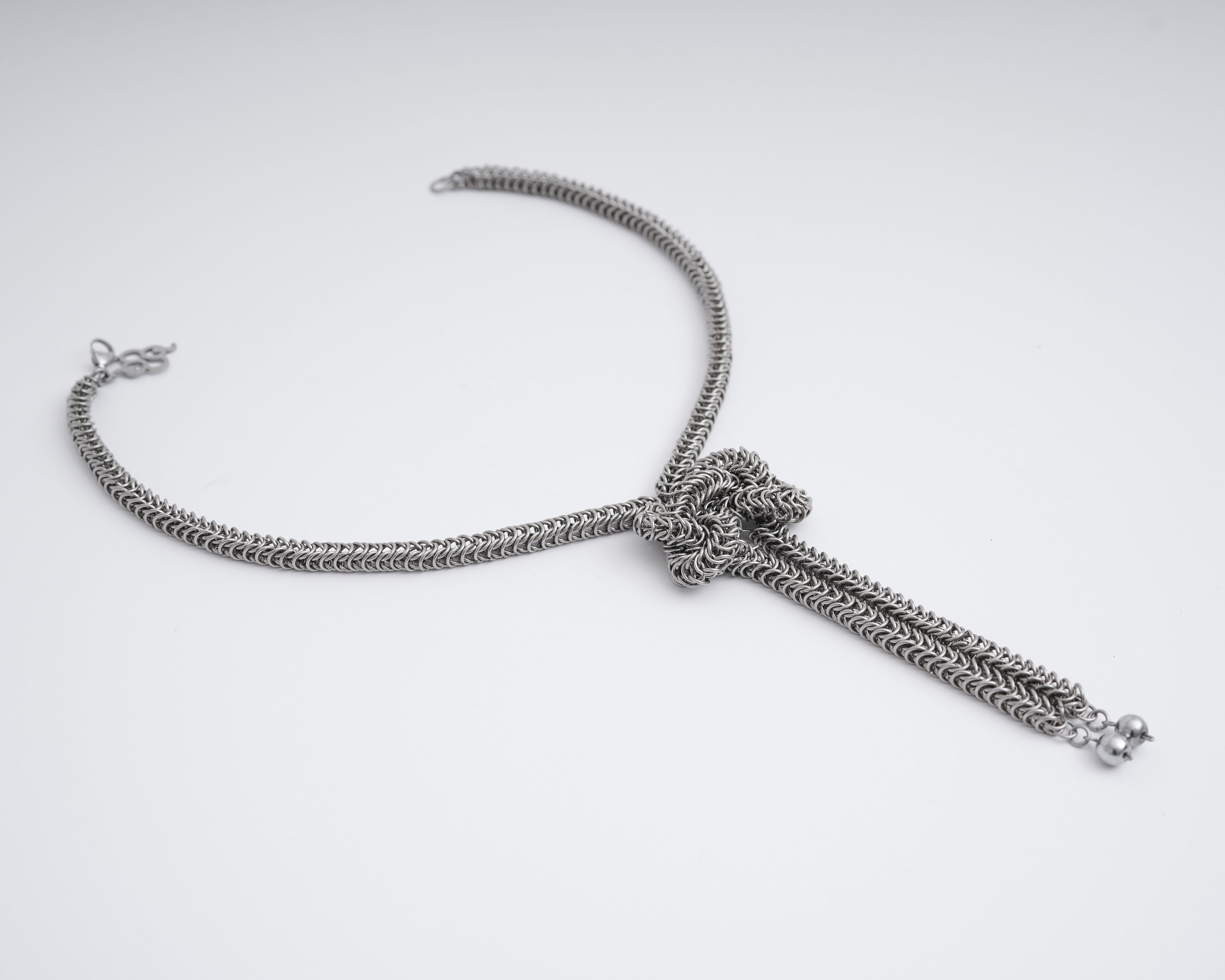 Twisted Bound Neck Chain UNISEX